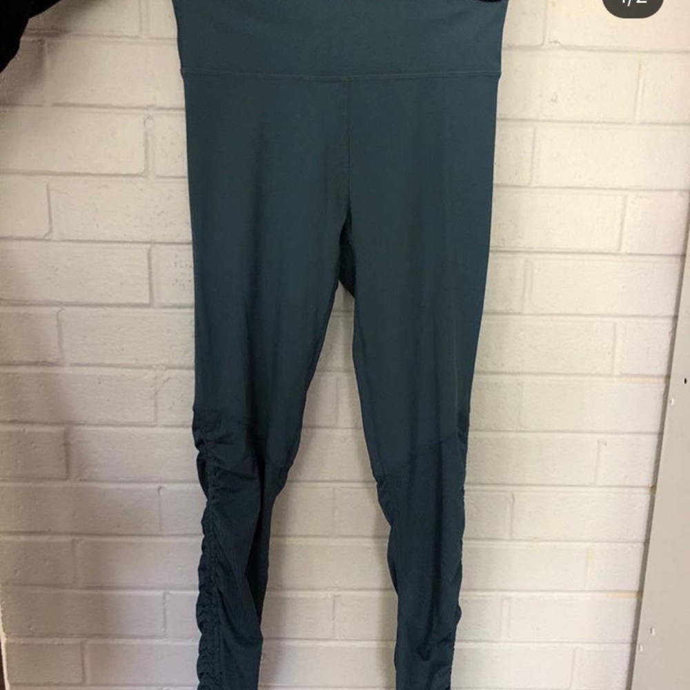 Teal fabletics leggings